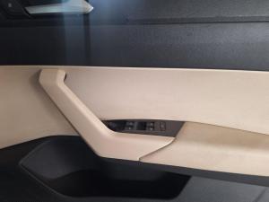 Volkswagen Polo sedan 1.6 manual - Image 7