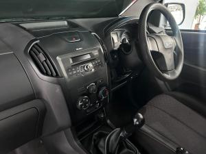 Isuzu D-Max 250 4x4 Hi-Ride - Image 10