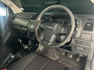 Isuzu D-Max 250 4x4 Hi-Ride - Image 7