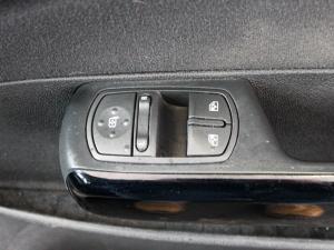 Opel Corsa 1.4 Essentia - Image 13