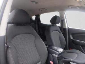 Hyundai ix35 2.0 GL - Image 16