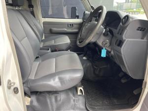 Toyota Land Cruiser 79 4.0 V6 single cab - Image 15