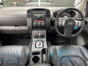 Nissan Navara 2.5dCi double cab LE auto - Image 16