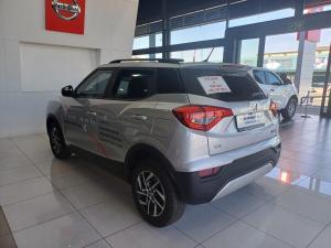 Mahindra XUV300 1.2T W8 - Image 4