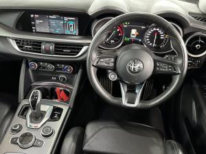 Alfa Romeo Stelvio 2.0T Veloce Q4 - Image 11