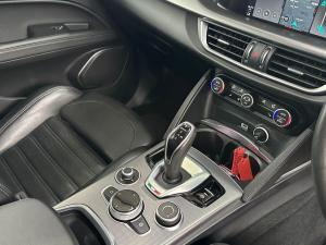 Alfa Romeo Stelvio 2.0T Veloce Q4 - Image 15