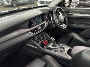 Alfa Romeo Stelvio 2.0T Veloce Q4 - Image 7