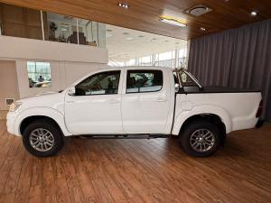 Toyota Hilux 4.0 V6 double cab 4x4 Raider Dakar edition - Image 8