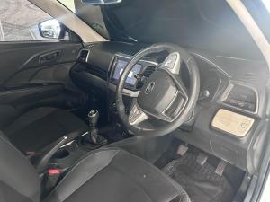 Mahindra XUV300 1.2T W6 - Image 8