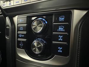 Toyota Prado VX-L 2.8GD automatic - Image 13
