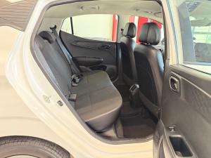 Hyundai Grand i10 1.2 Premium hatch - Image 9