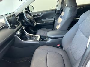 Toyota RAV4 2.0 GX auto - Image 7