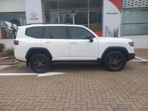 Toyota Land Cruiser 300 3.3D GX-R - Image 3