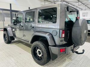 Jeep Wrangler Unlimited 3.6L Rubicon - Image 3