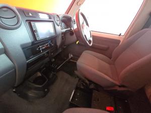 Toyota Land Cruiser 79 4.5D-4D LX V8 single cab - Image 11