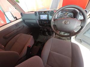 Toyota Land Cruiser 79 4.5D-4D LX V8 single cab - Image 11