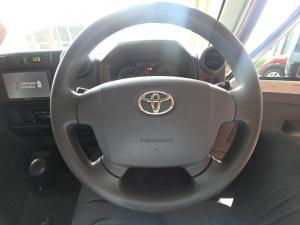 Toyota Land Cruiser 79 4.5D-4D LX V8 single cab - Image 14