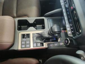 Toyota Land Cruiser Prado 2.8GD VX-R - Image 22