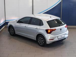 Volkswagen Polo hatch 1.0TSI Life manual - Image 9