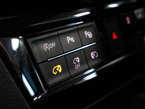 Volkswagen Caravelle 2.0BiTDI Highline 4Motion - Image 22