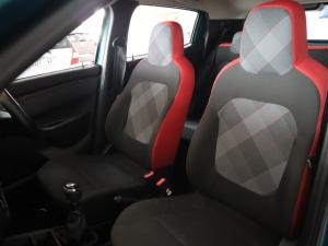 Renault Kwid 1.0 Techno manual - Image 12