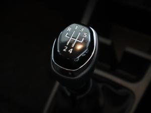 Renault Kwid 1.0 Techno manual - Image 16