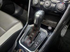 Volkswagen T-Roc 2.0TSI 140kW 4Motion R-Line - Image 10