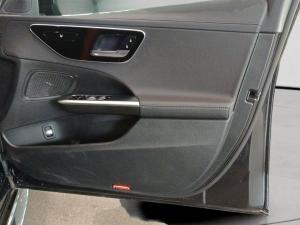Mercedes-Benz C-Class C220d Avantgarde - Image 17
