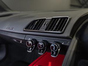 Audi R8 coupe V10 performance quattro - Image 7