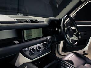 Land Rover Defender 110 D300 SE - Image 15