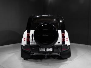 Land Rover Defender 110 D300 SE - Image 20