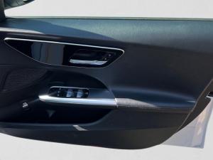 Mercedes-Benz C-Class C200 Avantgarde - Image 10