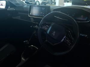 Peugeot 208 1.2T Allure manual - Image 18