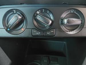 Volkswagen Polo Vivo hatch 1.4 Comfortline - Image 12