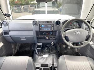Toyota Land Cruiser 79 4.0 V6 single cab - Image 13