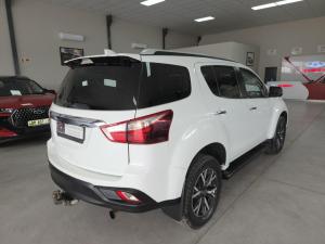 Isuzu mu-X 3.0 4WD - Image 4