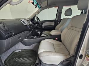 Toyota Hilux 4.0 V6 double cab Raider Dakar edition - Image 7