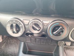 Toyota Hilux 2.0 single cab S - Image 12