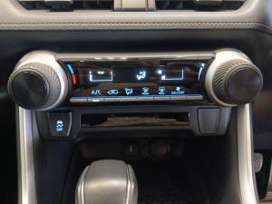 Toyota RAV4 2.0 GX auto - Image 16