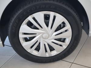 Volkswagen Polo sedan 1.6 manual - Image 13