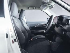 Suzuki Swift 1.2 GLX auto - Image 11