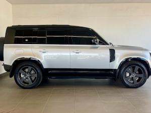 Land Rover Defender 110 D300 X-Dynamic HSE - Image 4