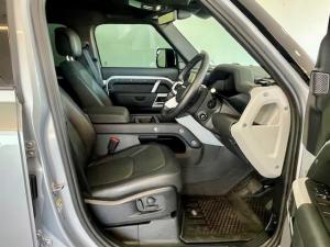 Land Rover Defender 110 D300 X-Dynamic HSE - Image 7