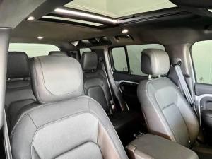 Land Rover Defender 110 D300 X-Dynamic HSE - Image 9