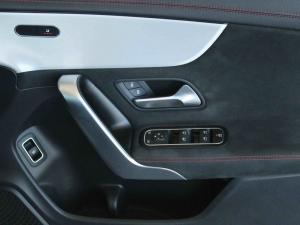 Mercedes-Benz CLA CLA200 Progressive - Image 11