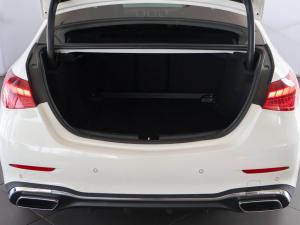 Mercedes-Benz C-Class C200 Avantgarde - Image 16
