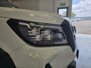 Nissan Navara 2.5DDTI PRO-4X Warrior 4X4 automatic D/C - Image 11