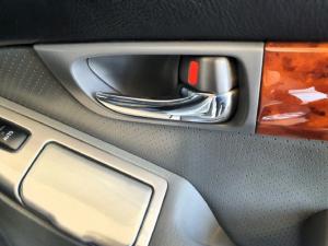 Toyota Land Cruiser Prado 4.0 VX - Image 12