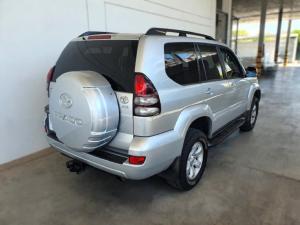 Toyota Land Cruiser Prado 4.0 VX - Image 4