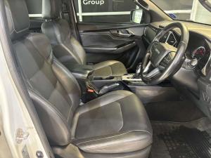 Isuzu D-Max 3.0TD double cab V-Cross - Image 13